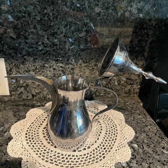 Middle Eastern Arabian
Brass Dallah Coffee Pot Arabic Islamic Silver Plate - Picture 4 of 8